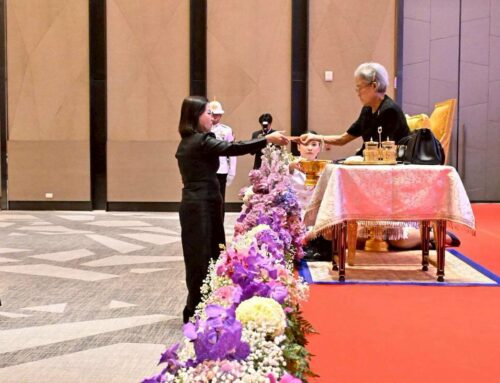กรมสมเด็จพระเทพรัตนราชสุดาฯ พระราชทานเข็ม “พุ่มเพชร” แก่ท่าน ผอ.สาธินี ผ่องอักษร